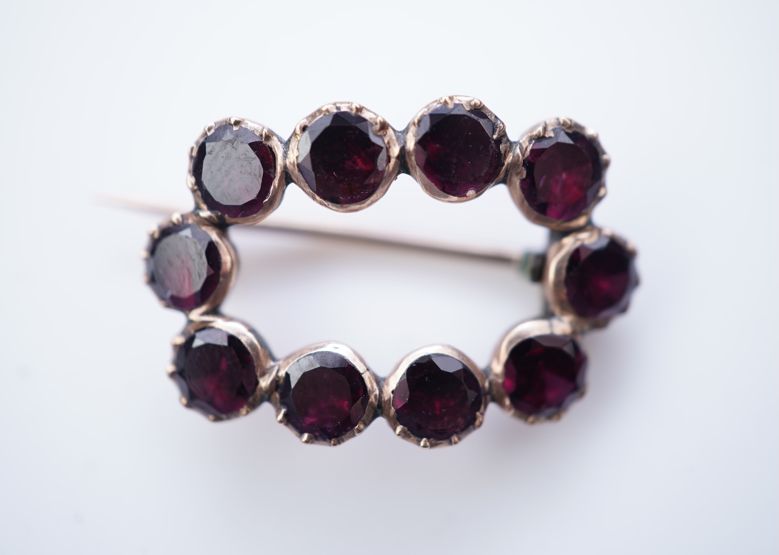 A collection of small jewels and accessories, 19th and early 20th century